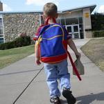 چه نوع کیف و کفشی برای دانش آموزان مناسب‌تر است؟